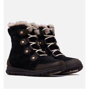 Sorel Explorer II Joan short flat Boots Black fur lined lace up leather suede 9